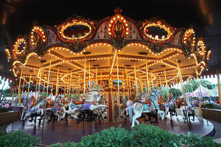 Amusement Parks & Rides Amusement Parks & Rides